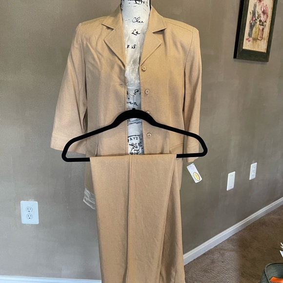 Pantsuit by Talbots brand new. - Picture 2 of 7